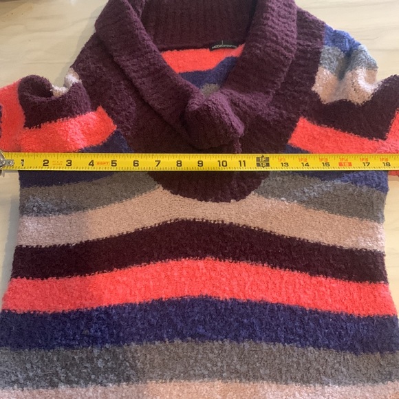 Sweater - Picture 3 of 4